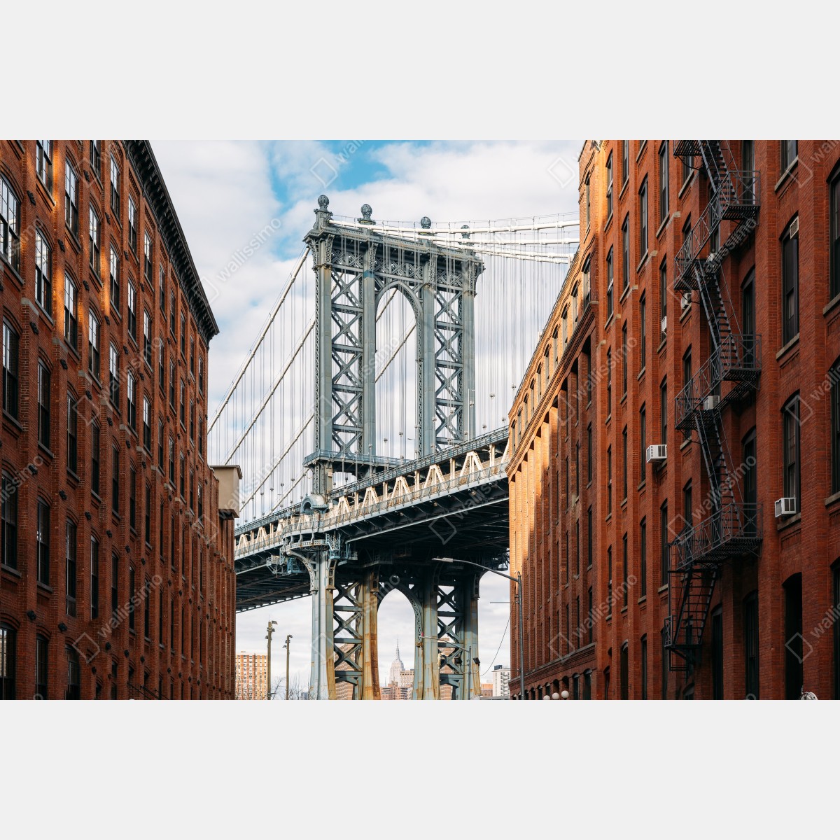 Plakat Brooklyn widok mostu między ceglanymi budynkami – Wallissimo® Plakat Brooklyn widok mostu między ceglanymi budynkami – Wallissimo®