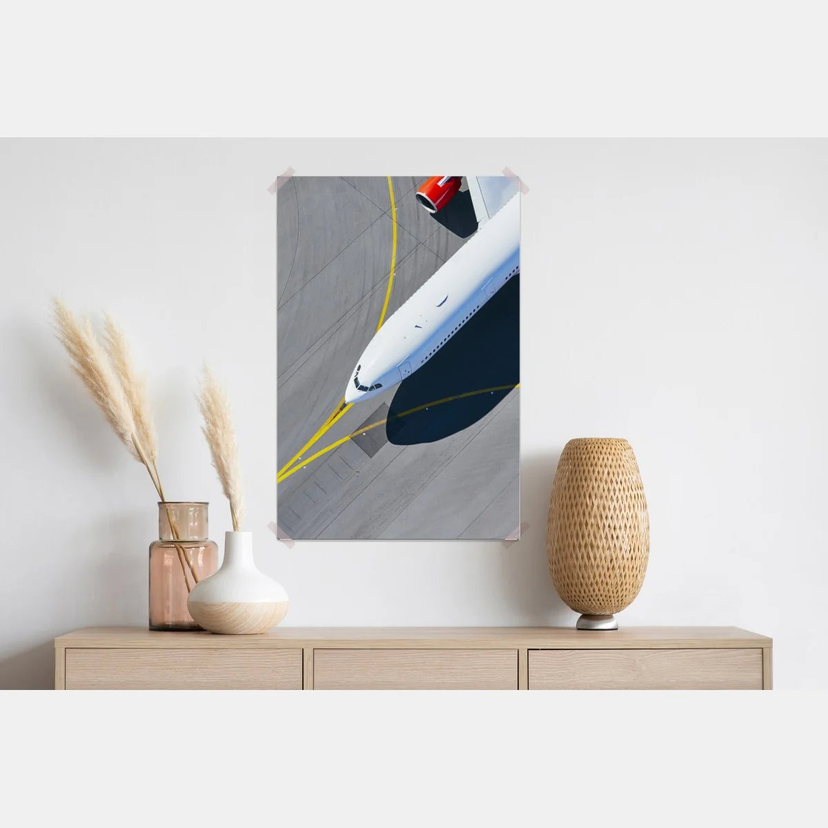 Plakat widok z lotu ptaka na samolot na płycie lotniska – Wallissimo® Plakat widok z lotu ptaka na samolot na płycie lotniska – Wallissimo®