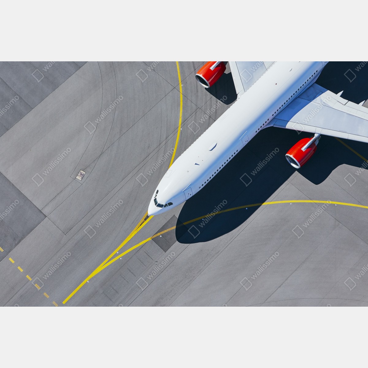Plakat widok z lotu ptaka na samolot na płycie lotniska – Wallissimo® Plakat widok z lotu ptaka na samolot na płycie lotniska – Wallissimo®