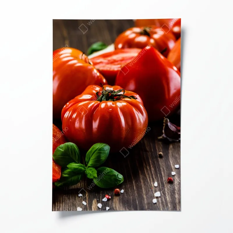 Plakat dojrzałe pomidory na rustykalnym stole