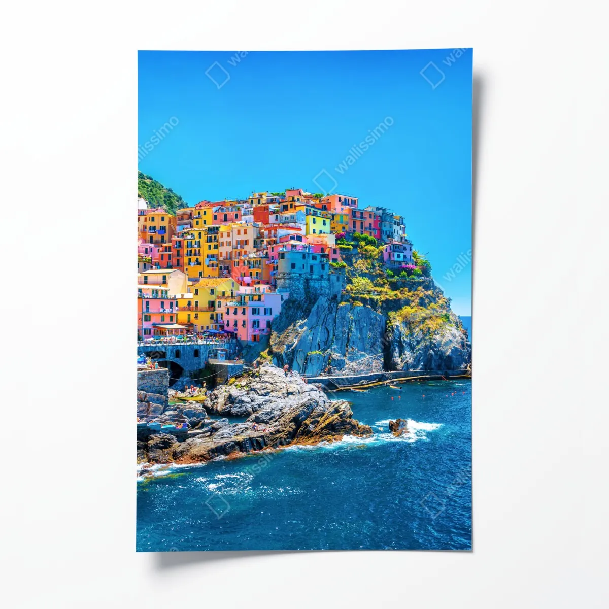 Plakat kolorowa wioska na klifie nad morzem – Wallissimo® Plakat kolorowa wioska na klifie nad morzem – Wallissimo®