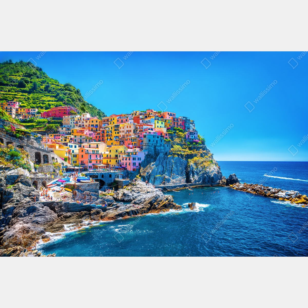 Plakat kolorowa wioska na klifie nad morzem – Wallissimo® Plakat kolorowa wioska na klifie nad morzem – Wallissimo®