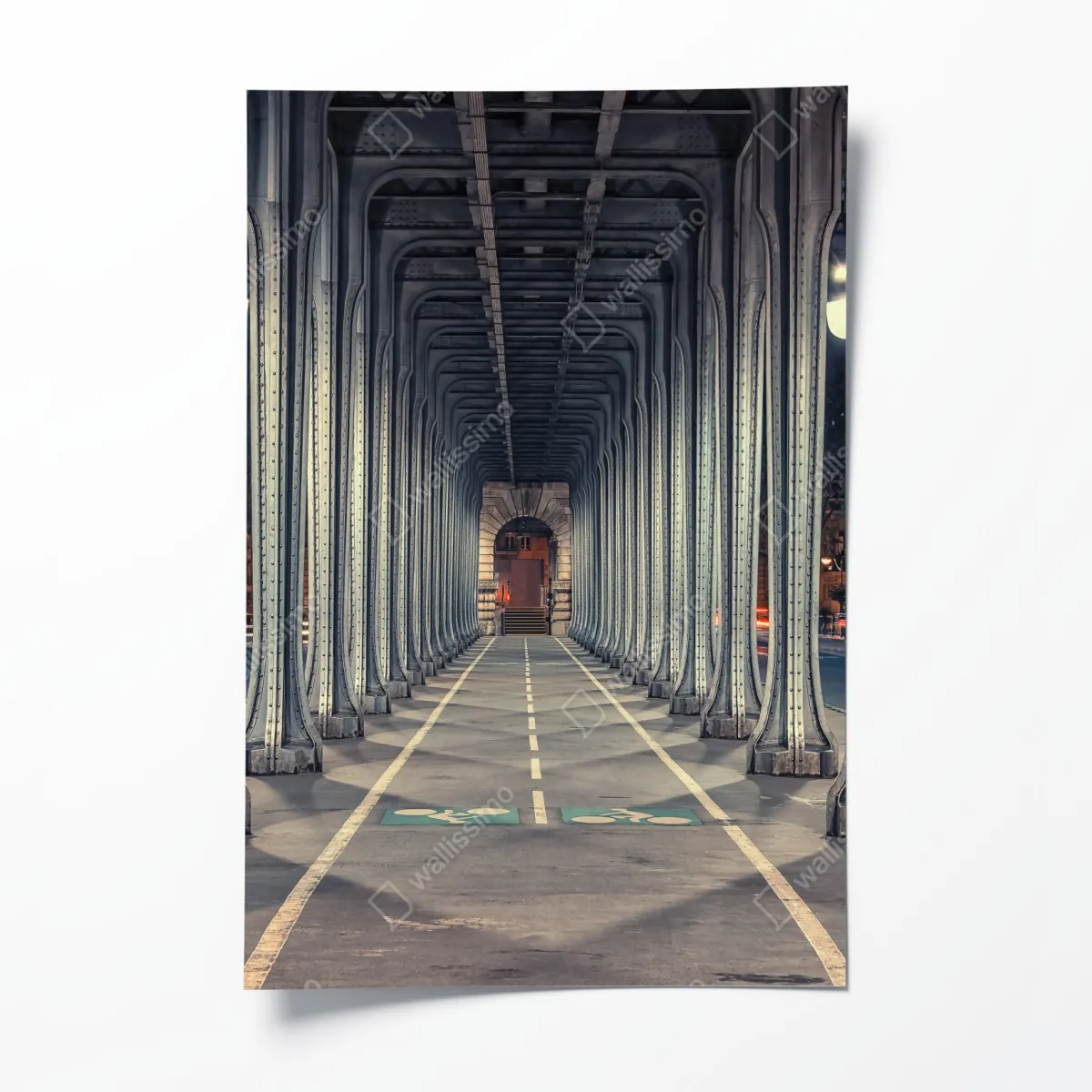 Plakat symetryczny korytarz stalowego mostu nocą – Wallissimo® Plakat symetryczny korytarz stalowego mostu nocą – Wallissimo®