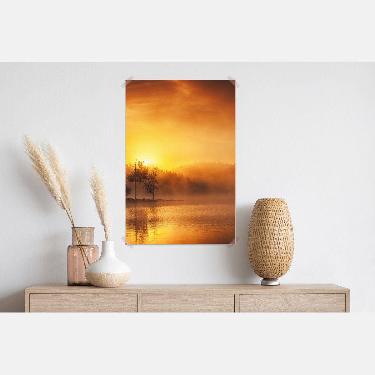 Plakat złoty wschód słońca nad mglistym jeziorem – Wallissimo® Plakat złoty wschód słońca nad mglistym jeziorem – Wallissimo®