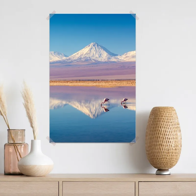 Plakat Laguna Chaxa z flamingami i Licancabur – Wallissimo® Plakat Laguna Chaxa z flamingami i Licancabur – Wallissimo®
