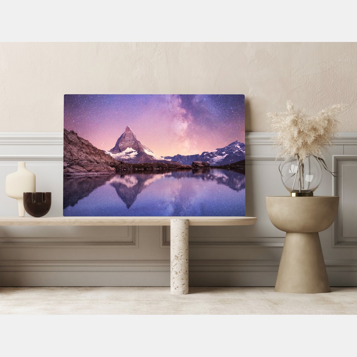 Obraz na płótnie nocne odbicie Matterhornu pod gwiazdami – Wallissimo® Obraz na płótnie nocne odbicie Matterhornu pod gwiazdami – Wallissimo®