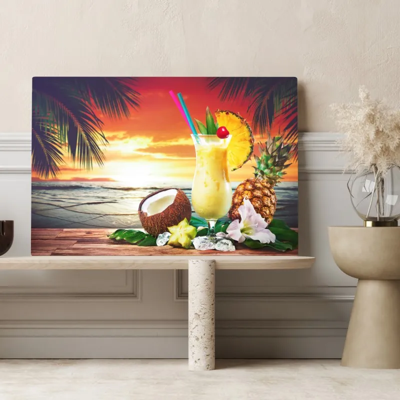 Obraz na płótnie tropikalny zachód słońca na plaży z koktajlem – Wallissimo® Obraz na płótnie tropikalny zachód słońca na plaży z koktajlem – Wallissimo®
