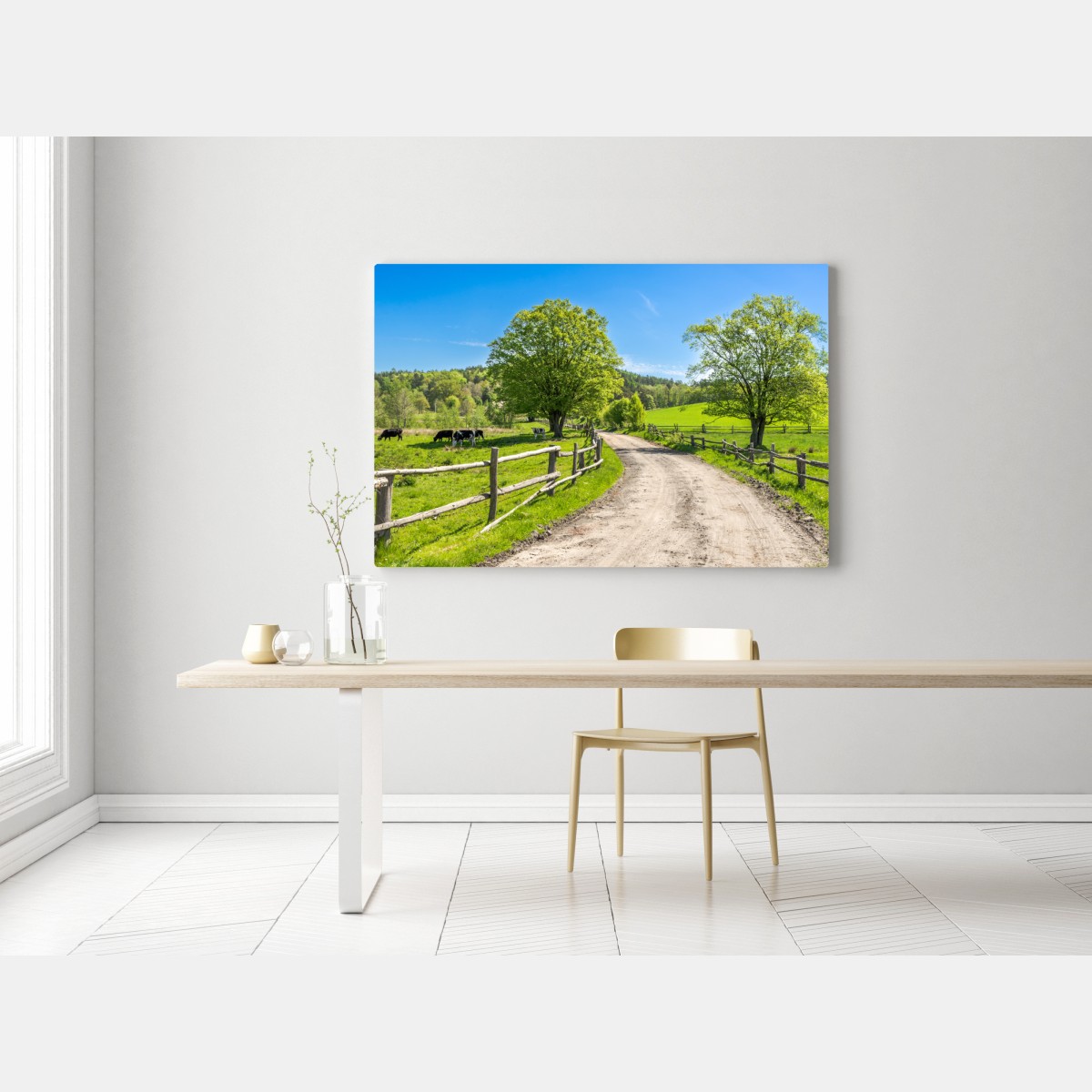 Obraz na płótnie słoneczna wiejska droga przez zielone łąki – Wallissimo® Obraz na płótnie słoneczna wiejska droga przez zielone łąki – Wallissimo®