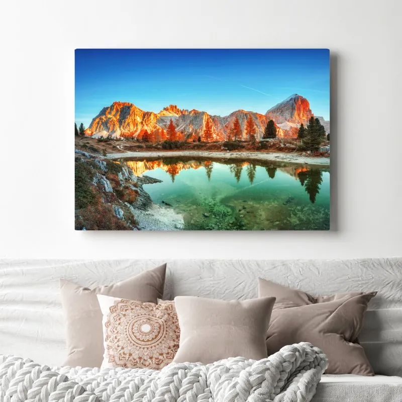 Obraz na płótnie alpejski wschód słońca nad górskim jeziorem – Wallissimo® Obraz na płótnie alpejski wschód słońca nad górskim jeziorem – Wallissimo®