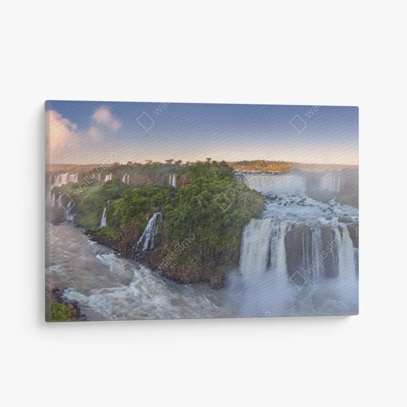 Obraz na płótnie wiszący drewniany most w zielonym lesie – Wallissimo®