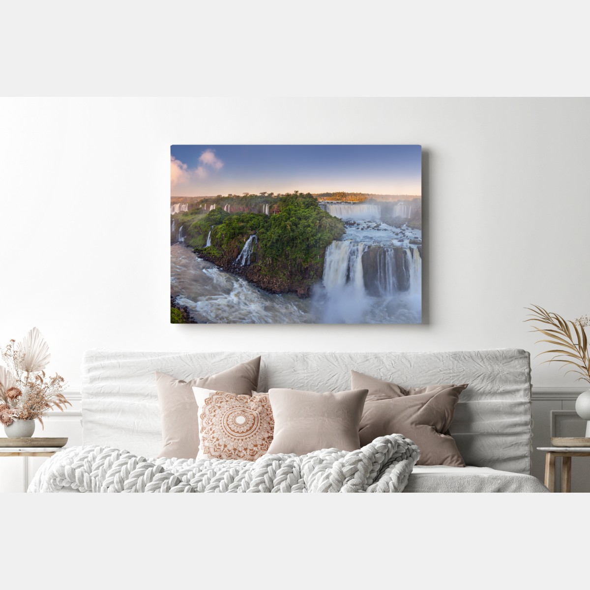 Obraz na płótnie mglista panorama wodospadów w bujnym lesie – Wallissimo® Obraz na płótnie mglista panorama wodospadów w bujnym lesie – Wallissimo®