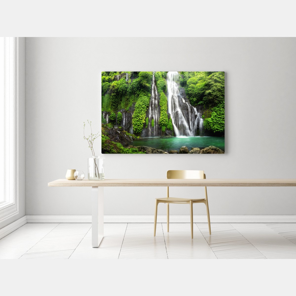 Obraz na płótnie spokojny wodospad w szmaragdowym lesie – Wallissimo® Obraz na płótnie spokojny wodospad w szmaragdowym lesie – Wallissimo®