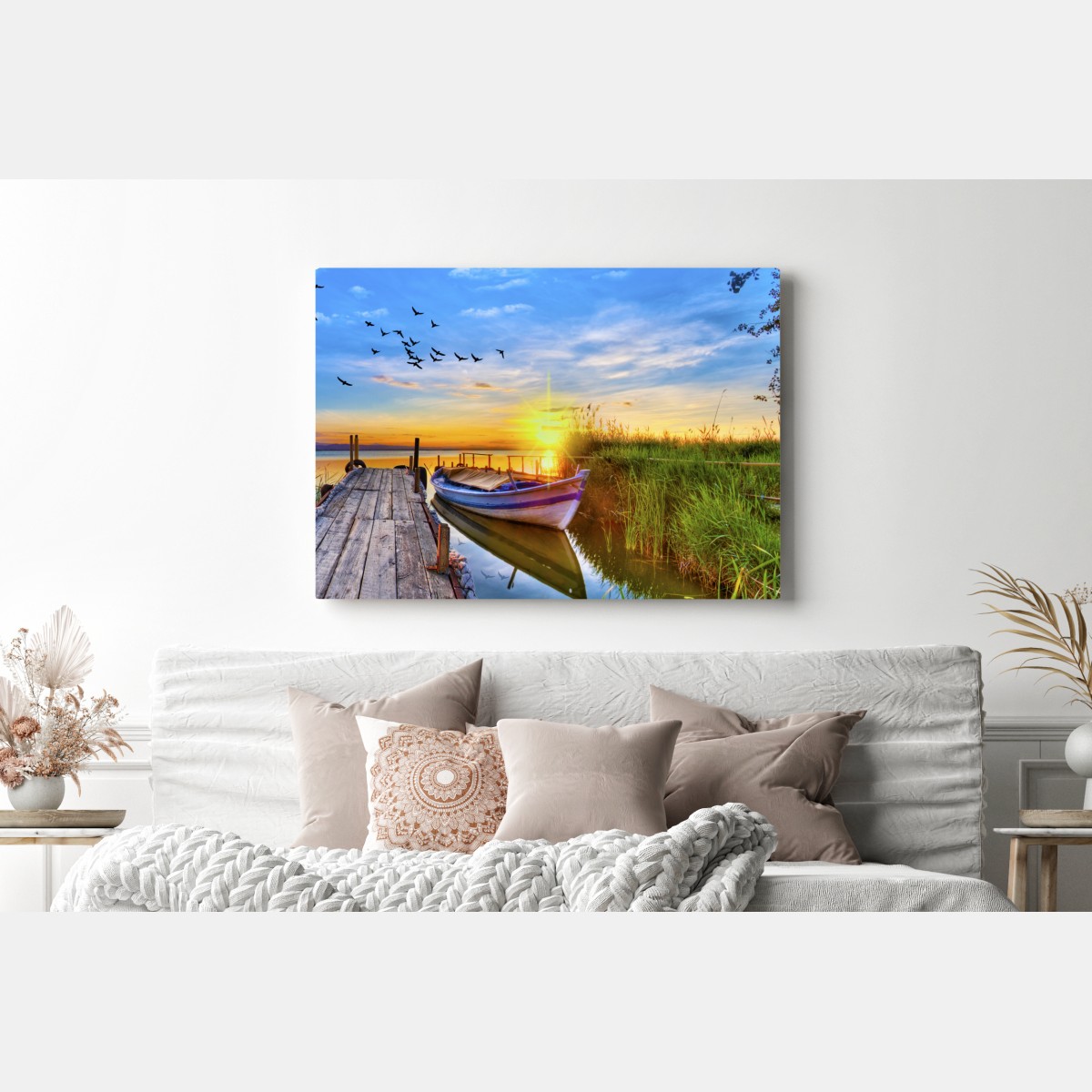 Obraz na płótnie zachód słońca nad jeziorem z łodzią przy pomoście – Wallissimo® Obraz na płótnie zachód słońca nad jeziorem z łodzią przy pomoście – Wallissimo®