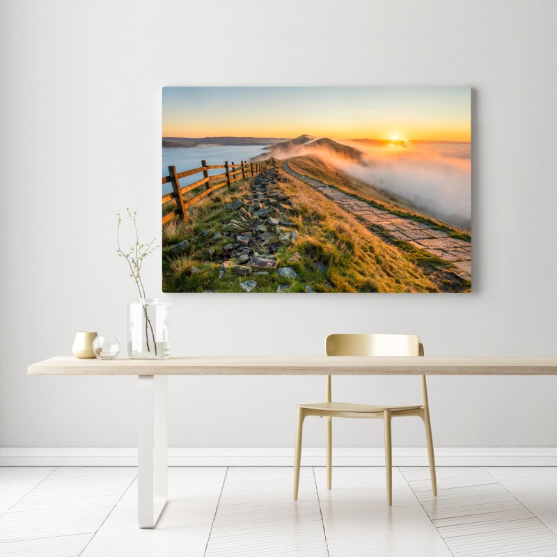 Obraz na płótnie wschód słońca nad mglistym grzbietem z kamienną ścieżką – Wallissimo® Obraz na płótnie wschód słońca nad mglistym grzbietem z kamienną ścieżką – Wallissimo®