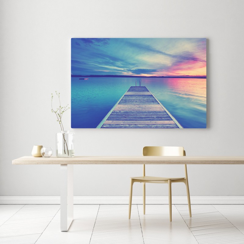 Obraz na płótnie pastelowy pomost nad jeziorem o zachodzie słońca – Wallissimo® Obraz na płótnie pastelowy pomost nad jeziorem o zachodzie słońca – Wallissimo®