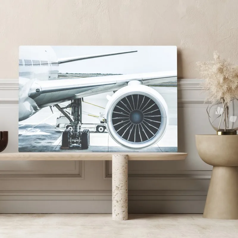 Obraz na płótnie zbliżenie silnika odrzutowego na terminalu – Wallissimo® Obraz na płótnie zbliżenie silnika odrzutowego na terminalu – Wallissimo®