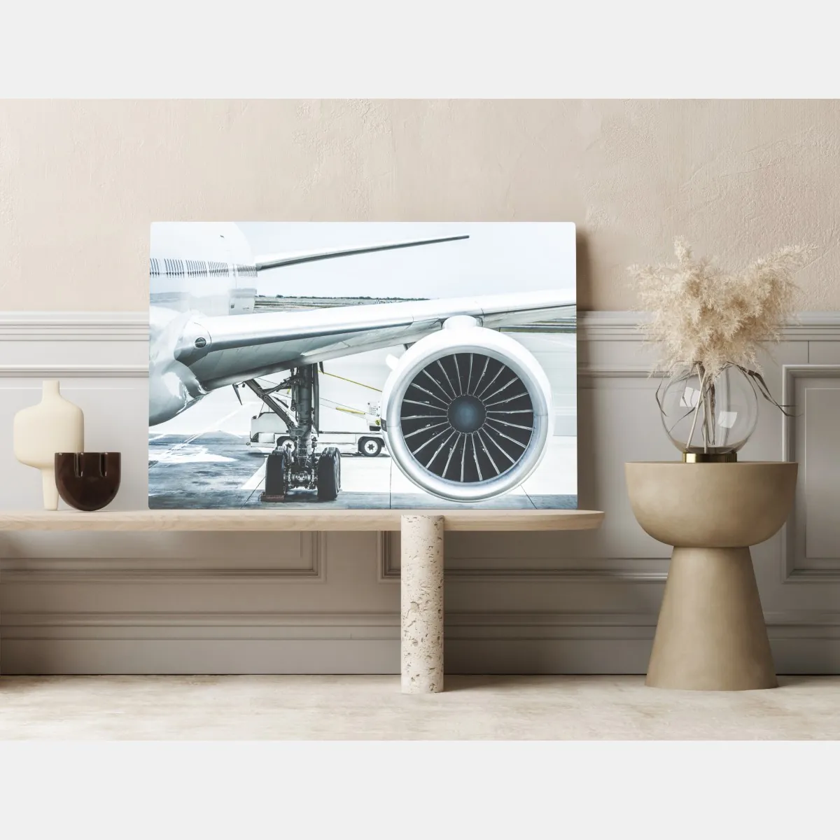 Obraz na płótnie zbliżenie silnika odrzutowego na terminalu – Wallissimo® Obraz na płótnie zbliżenie silnika odrzutowego na terminalu – Wallissimo®