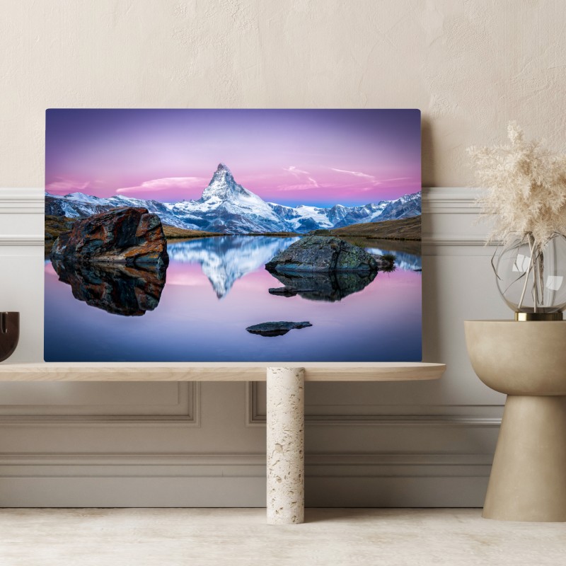 Obraz na płótnie majestatyczny alpejski szczyt odbity w spokojnym jeziorze – Wallissimo® Obraz na płótnie majestatyczny alpejski szczyt odbity w spokojnym jeziorze – Wallissimo®
