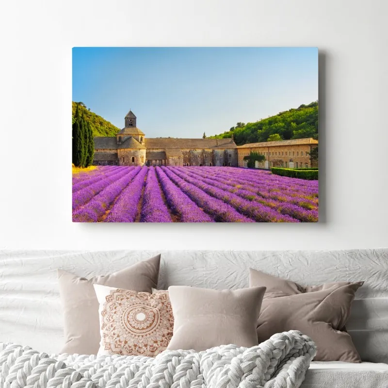 Obraz na płótnie pola lawendy przy Opactwie Sénanque, Prowansja – Wallissimo® Obraz na płótnie pola lawendy przy Opactwie Sénanque, Prowansja – Wallissimo®