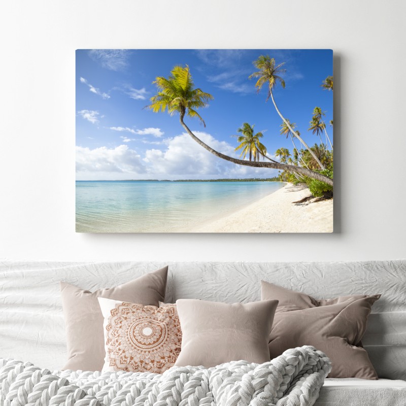 Obraz na płótnie tropikalna turkusowa plaża z pochyloną palmą – Wallissimo® Obraz na płótnie tropikalna turkusowa plaża z pochyloną palmą – Wallissimo®