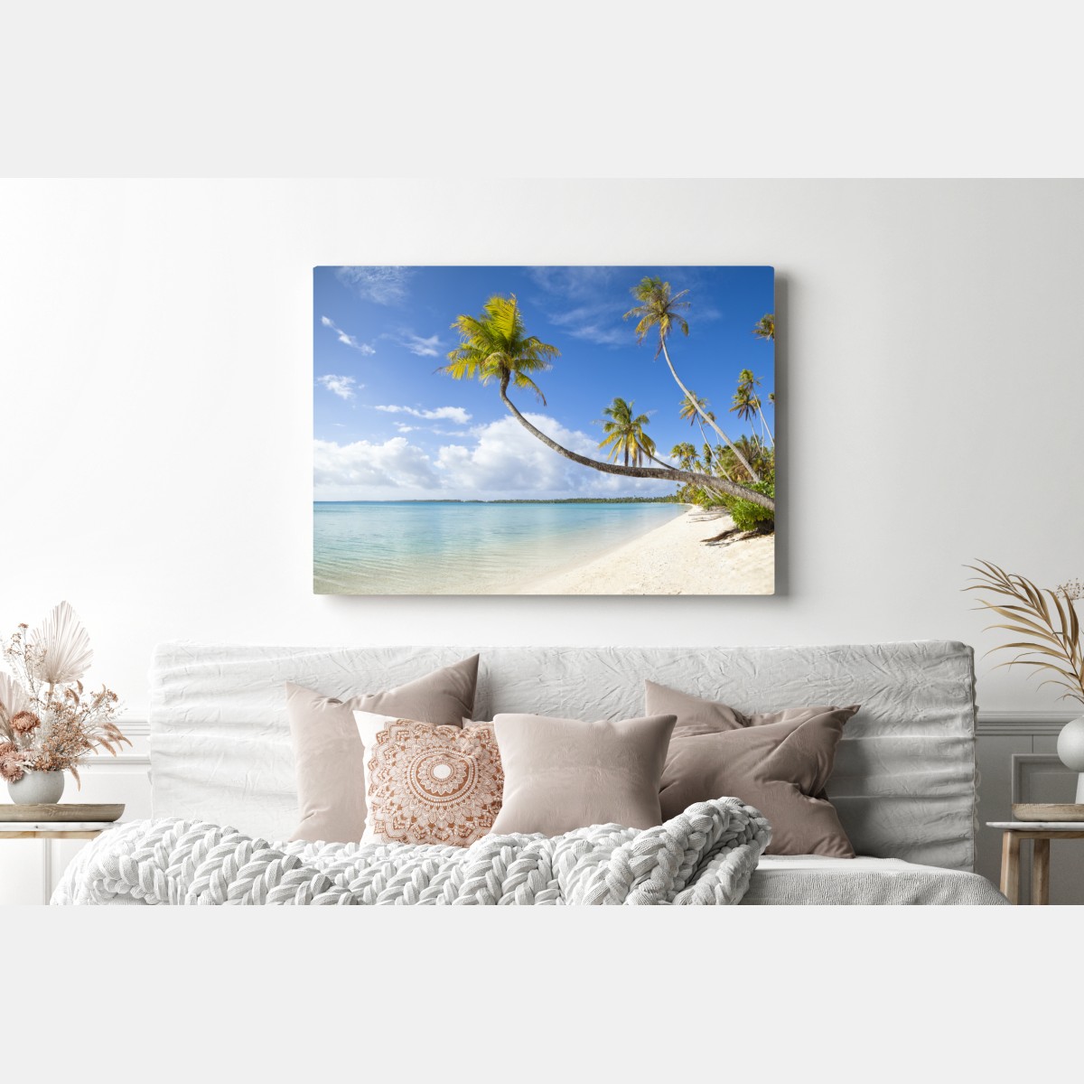 Obraz na płótnie tropikalna turkusowa plaża z pochyloną palmą – Wallissimo® Obraz na płótnie tropikalna turkusowa plaża z pochyloną palmą – Wallissimo®
