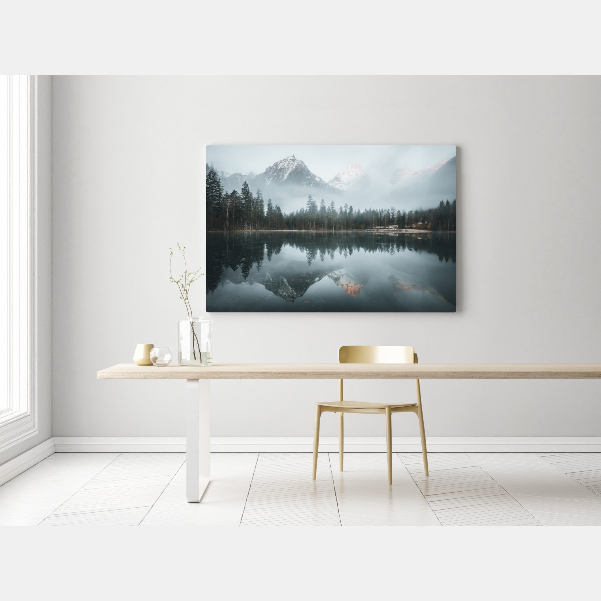 Obraz na płótnie mglista alpejska panorama nad jeziorem – Wallissimo® Obraz na płótnie mglista alpejska panorama nad jeziorem – Wallissimo®