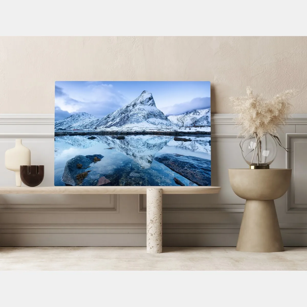 Obraz na płótnie śnieżny szczyt odbity w wodzie, Norwegia – Wallissimo® Obraz na płótnie śnieżny szczyt odbity w wodzie, Norwegia – Wallissimo®