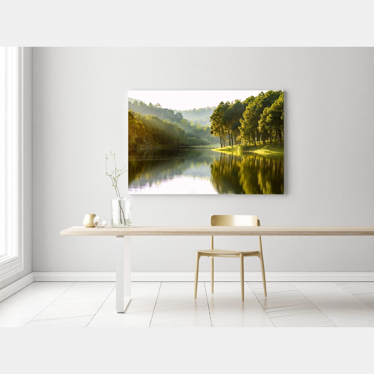 Obraz na płótnie spokojny las sosnowy nad cichym jeziorem – Wallissimo® Obraz na płótnie spokojny las sosnowy nad cichym jeziorem – Wallissimo®