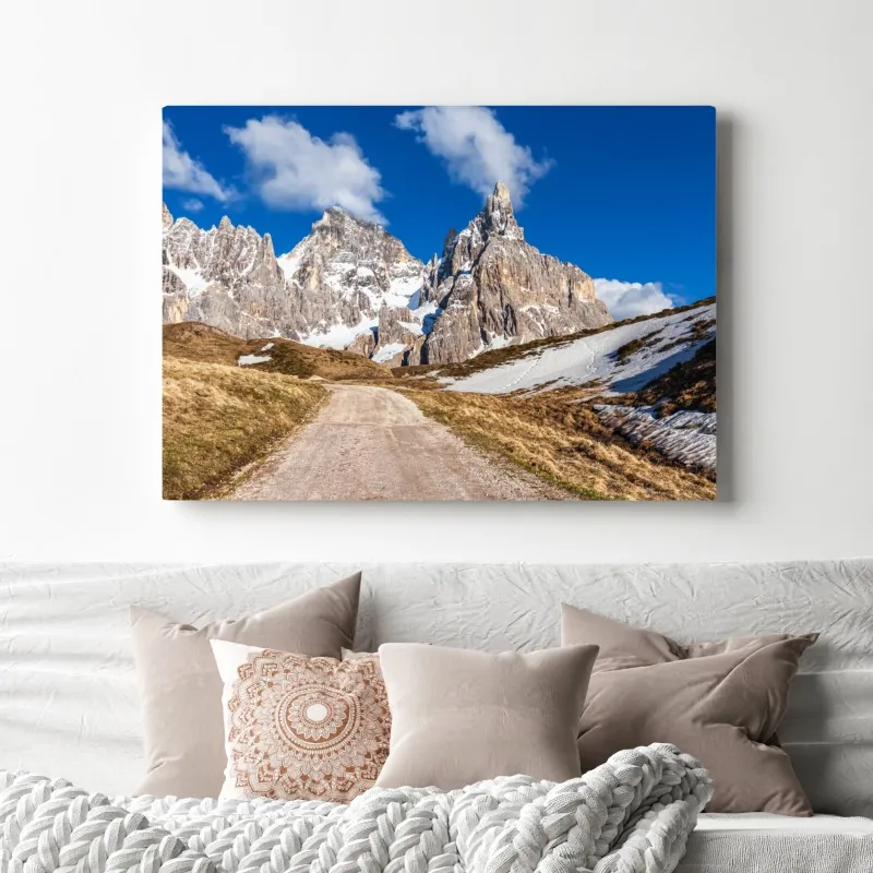 Obraz na płótnie strzeliste szczyty górskie i wijąca się ścieżka – Wallissimo® Obraz na płótnie strzeliste szczyty górskie i wijąca się ścieżka – Wallissimo®