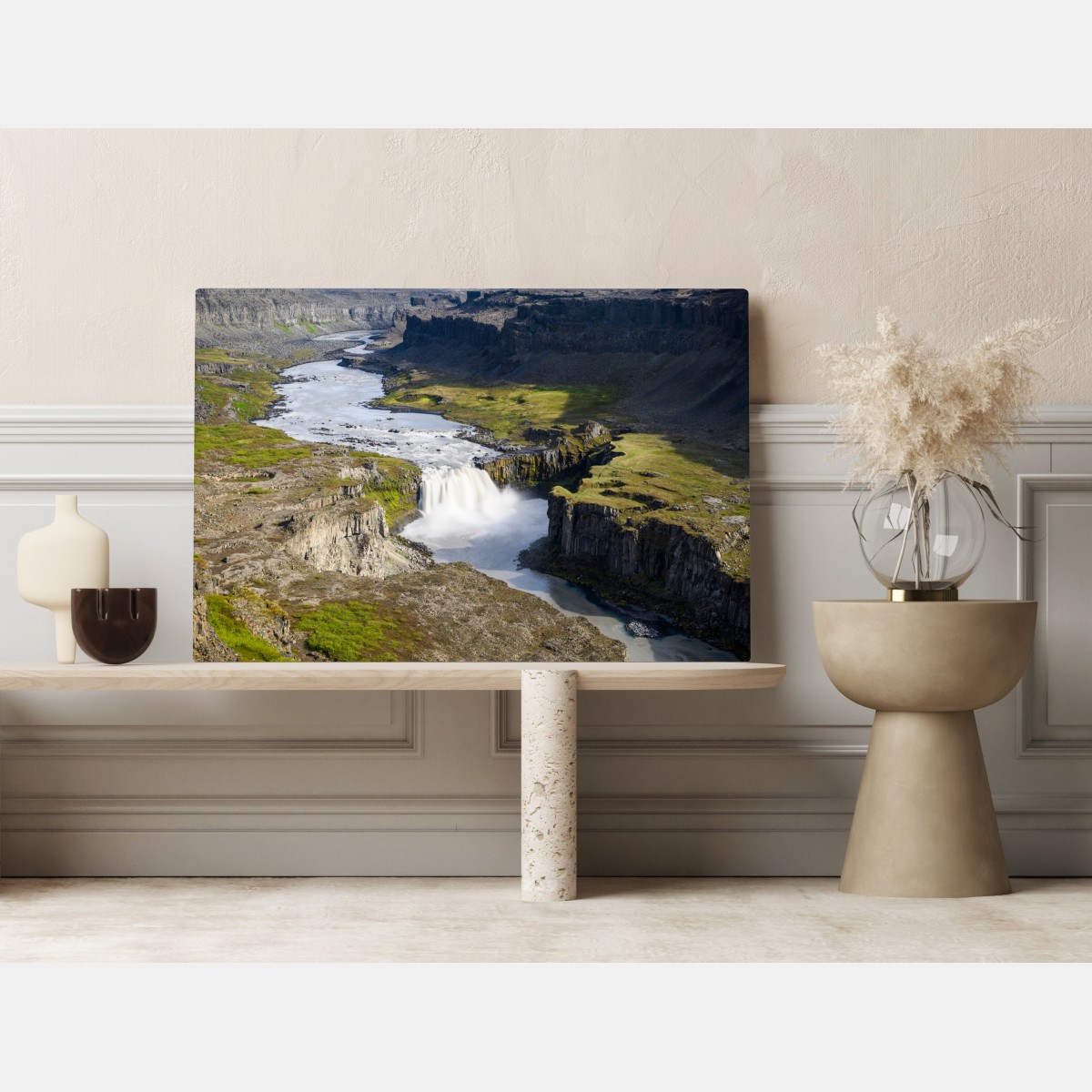 Obraz na płótnie majestatyczny wodospad w islandzkim kanionie – Wallissimo® Obraz na płótnie majestatyczny wodospad w islandzkim kanionie – Wallissimo®