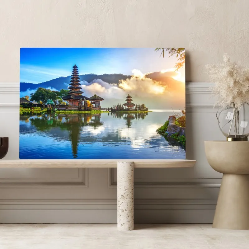 Obraz na płótnie Pura Ulun Danu Bratan o wschodzie słońca – Wallissimo® Obraz na płótnie Pura Ulun Danu Bratan o wschodzie słońca – Wallissimo®