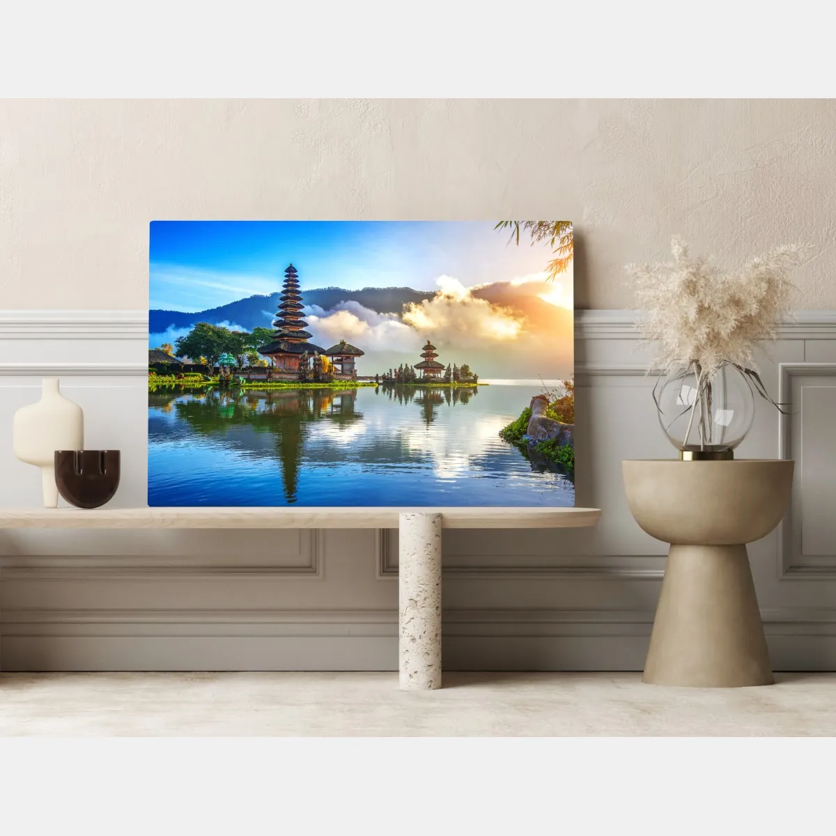 Obraz na płótnie Pura Ulun Danu Bratan o wschodzie słońca – Wallissimo® Obraz na płótnie Pura Ulun Danu Bratan o wschodzie słońca – Wallissimo®