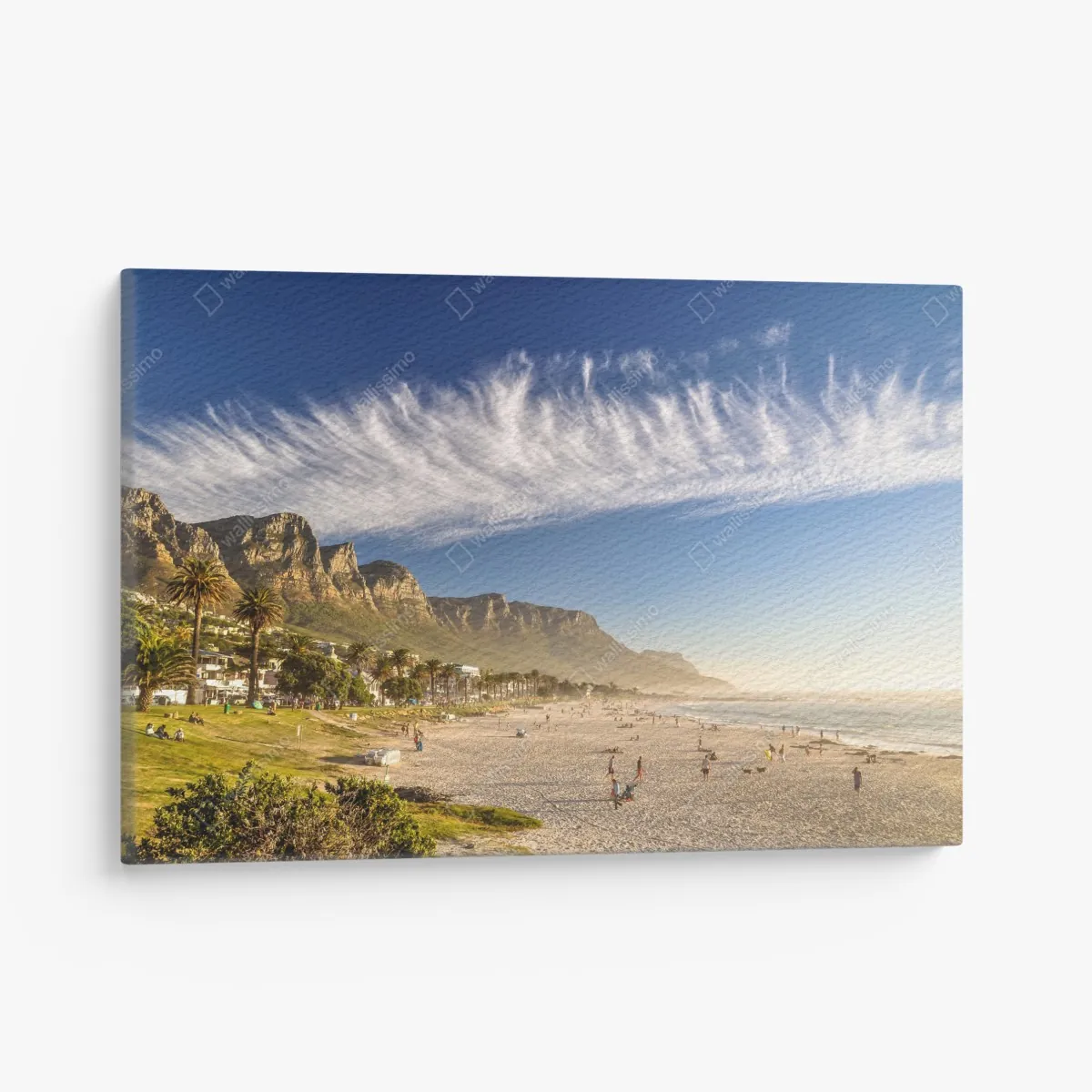 Obraz na płótnie słoneczna plaża z górskim tłem – Wallissimo® Obraz na płótnie słoneczna plaża z górskim tłem – Wallissimo®