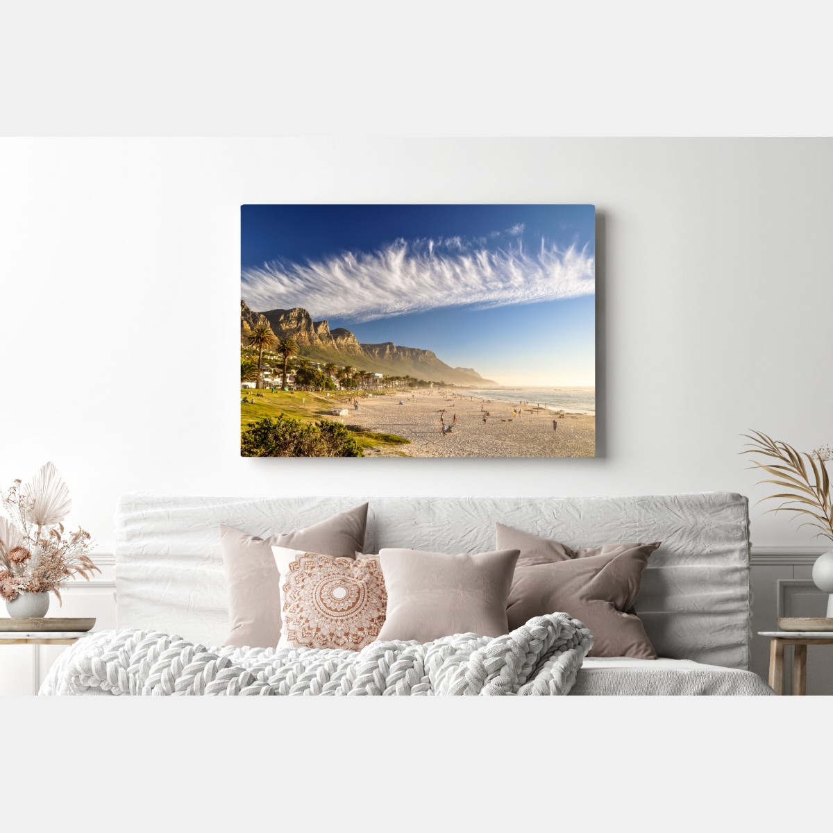 Obraz na płótnie słoneczna plaża z górskim tłem – Wallissimo® Obraz na płótnie słoneczna plaża z górskim tłem – Wallissimo®