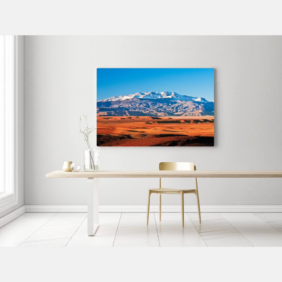 Obraz na płótnie pustynia oświetlona słońcem z zaśnieżonymi górami – Wallissimo® Obraz na płótnie pustynia oświetlona słońcem z zaśnieżonymi górami – Wallissimo®