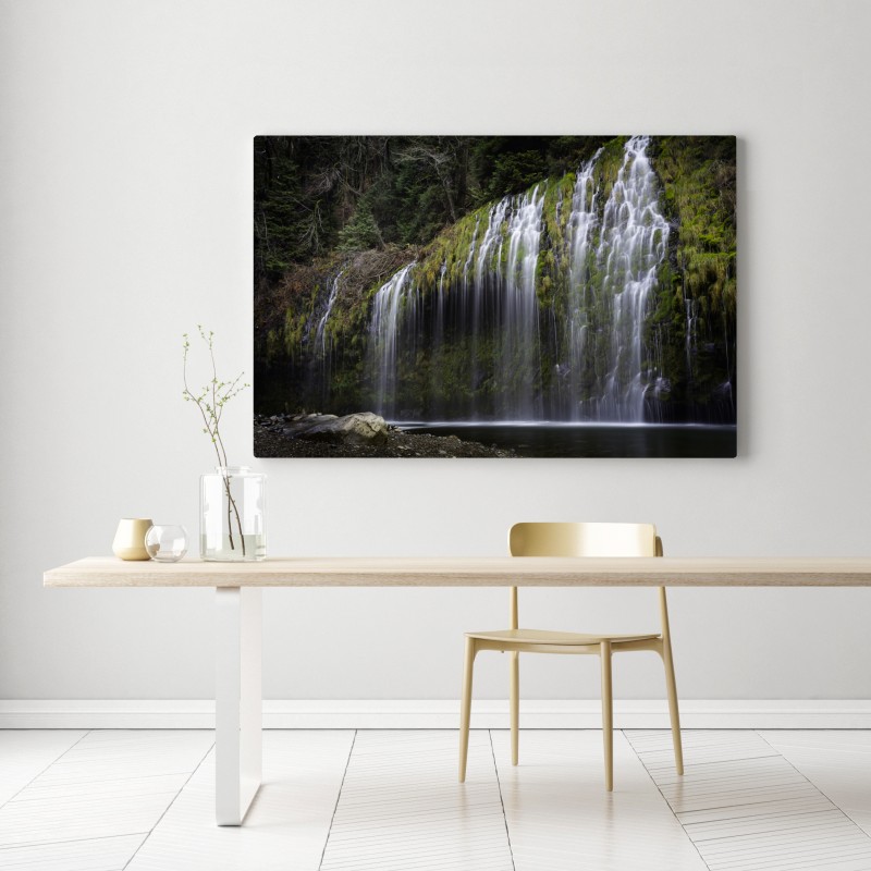 Obraz na płótnie wodospad porośnięty mchem w lesie – Wallissimo® Obraz na płótnie wodospad porośnięty mchem w lesie – Wallissimo®