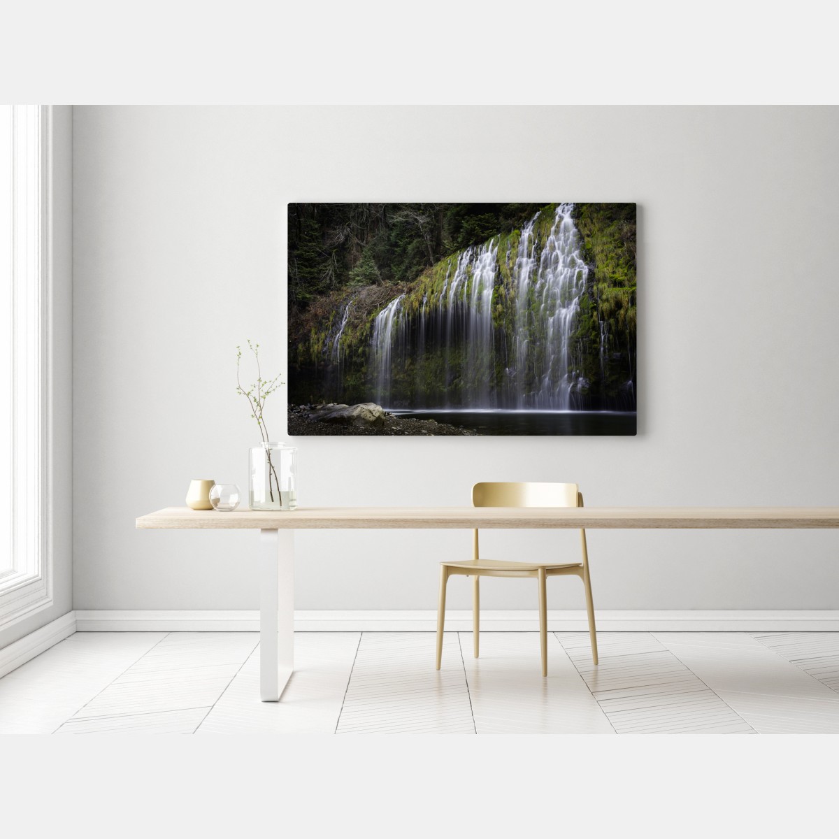 Obraz na płótnie wodospad porośnięty mchem w lesie – Wallissimo® Obraz na płótnie wodospad porośnięty mchem w lesie – Wallissimo®