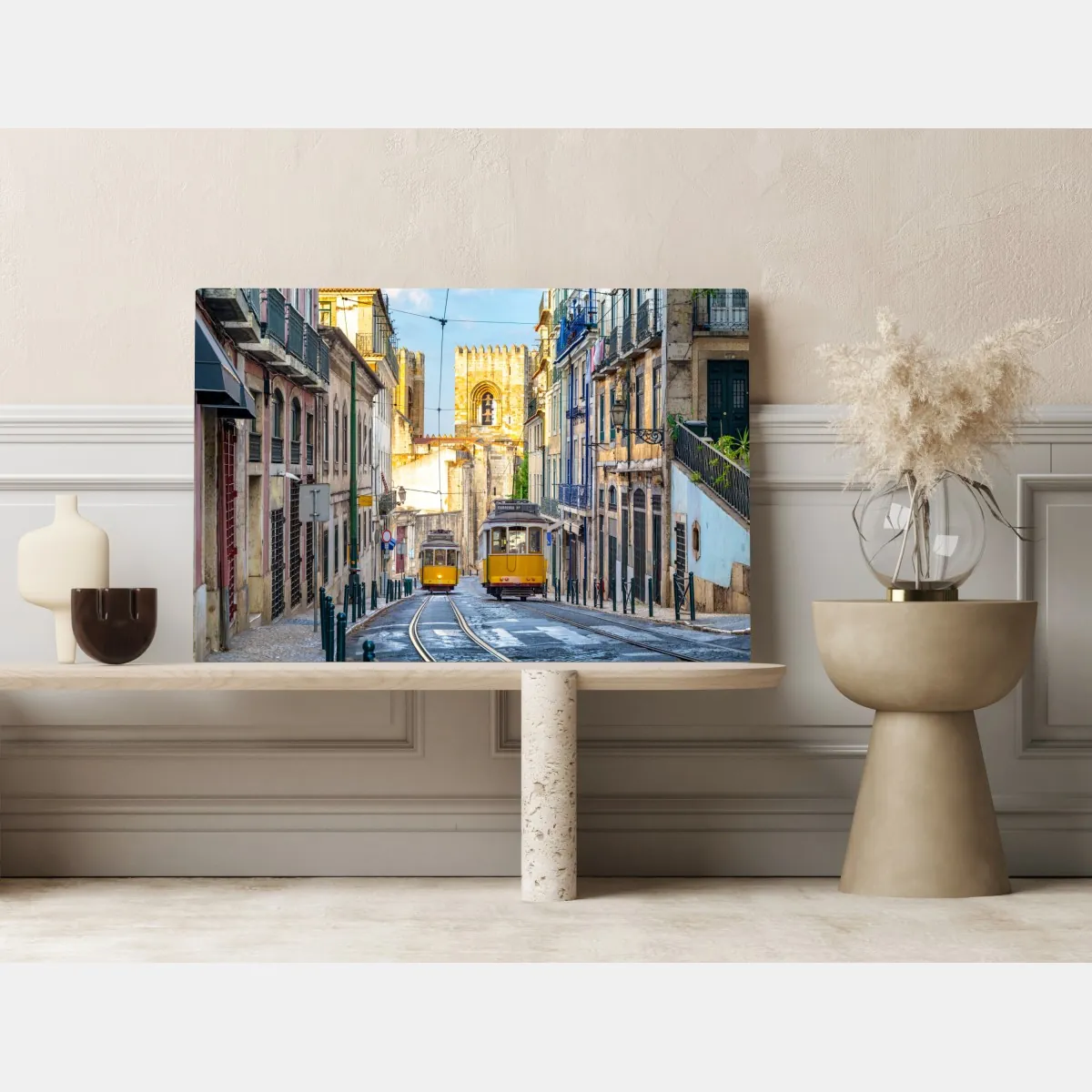 Obraz na płótnie słoneczne tramwaje na zabytkowej ulicy Lizbony – Wallissimo® Obraz na płótnie słoneczne tramwaje na zabytkowej ulicy Lizbony – Wallissimo®