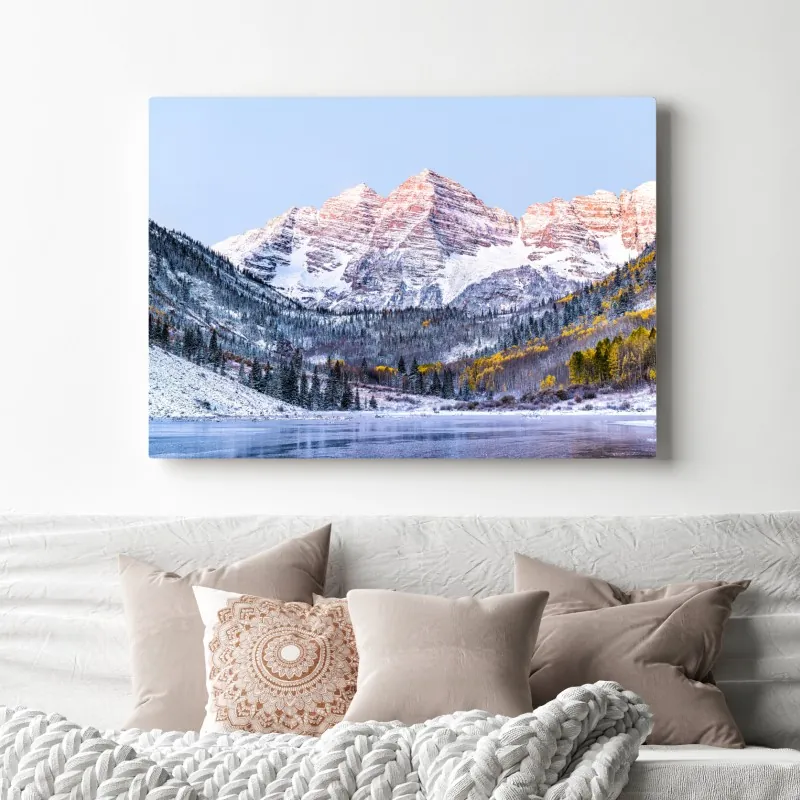 Obraz na płótnie śnieżny poranek w górach nad jeziorem – Wallissimo® Obraz na płótnie śnieżny poranek w górach nad jeziorem – Wallissimo®