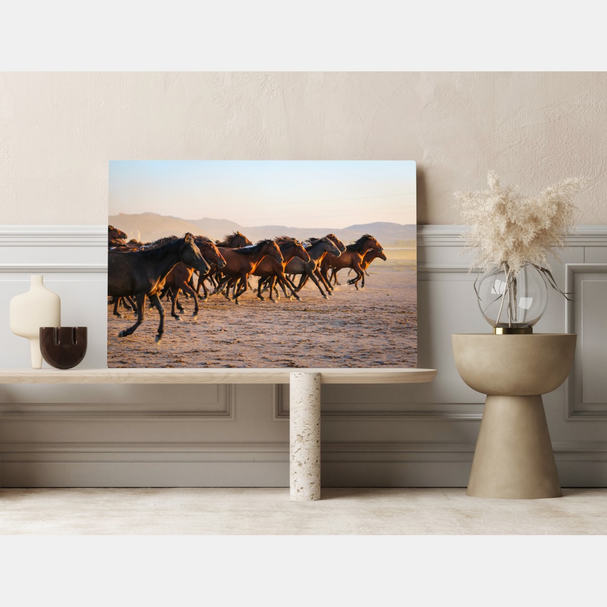 Obraz na płótnie stado koni yilki galopujących po polu w Kayseri – Wallissimo® Obraz na płótnie stado koni yilki galopujących po polu w Kayseri – Wallissimo®