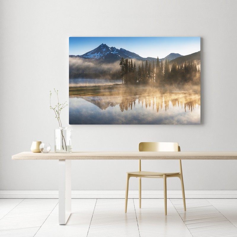 Obraz na płótnie mglisty wschód słońca nad górami z odbiciem – Wallissimo® Obraz na płótnie mglisty wschód słońca nad górami z odbiciem – Wallissimo®