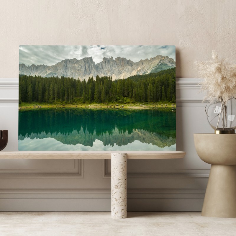 Obraz na płótnie spokojne odbicie nad Lago di Carezza, Dolomity – Wallissimo® Obraz na płótnie spokojne odbicie nad Lago di Carezza, Dolomity – Wallissimo®