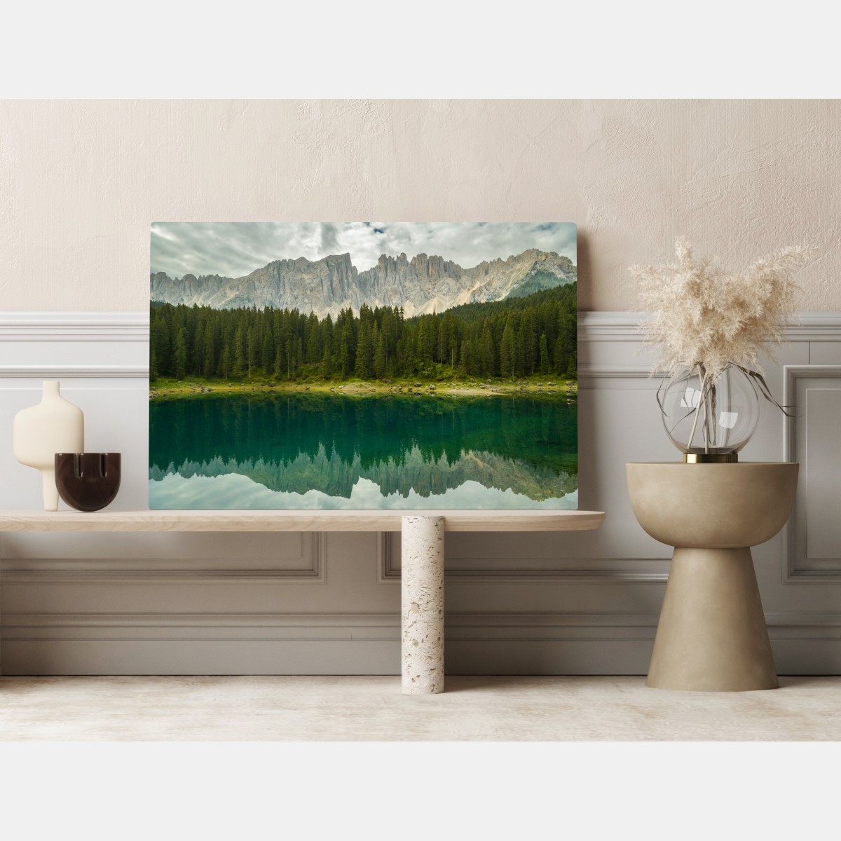 Obraz na płótnie spokojne odbicie nad Lago di Carezza, Dolomity – Wallissimo® Obraz na płótnie spokojne odbicie nad Lago di Carezza, Dolomity – Wallissimo®