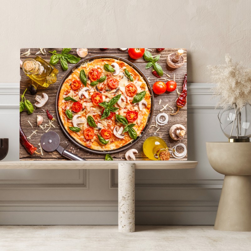 Obraz na płótnie świeża pizza z bazylią i pomidorkami koktajlowymi