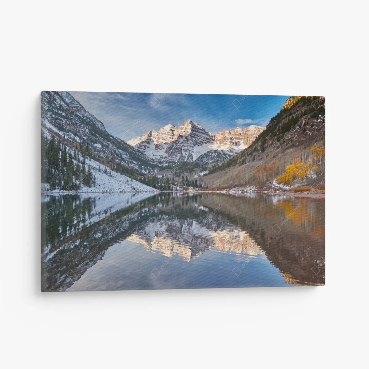 Obraz na płótnie spokojne alpejskie jezioro odbijające ośnieżone szczyty i jesienne drzewa – Wallissimo® Obraz na płótnie spokojne alpejskie jezioro odbijające ośnieżone szczyty i jesienne drzewa – Wallissimo®
