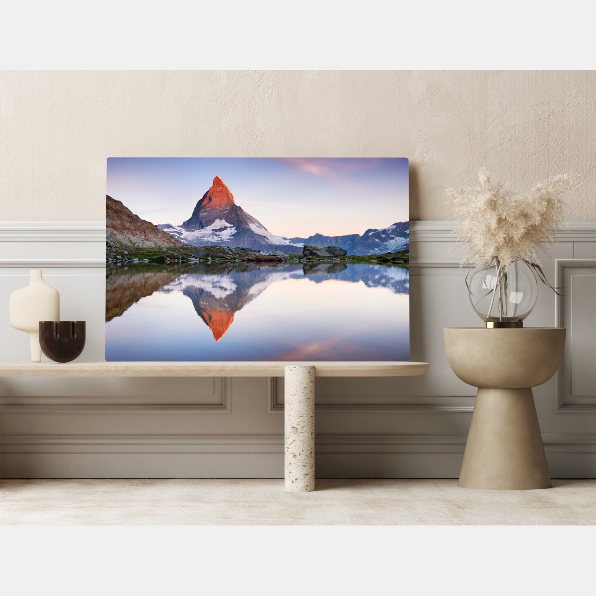 Obraz na płótnie Matterhorn o wschodzie słońca nad alpejskim jeziorem – Wallissimo® Obraz na płótnie Matterhorn o wschodzie słońca nad alpejskim jeziorem – Wallissimo®