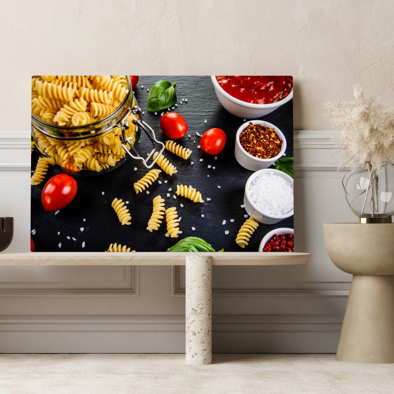 Obraz na płótnie składniki do makaronu widok z góry z pomidorami i bazylią – Wallissimo® Obraz na płótnie składniki do makaronu widok z góry z pomidorami i bazylią – Wallissimo®