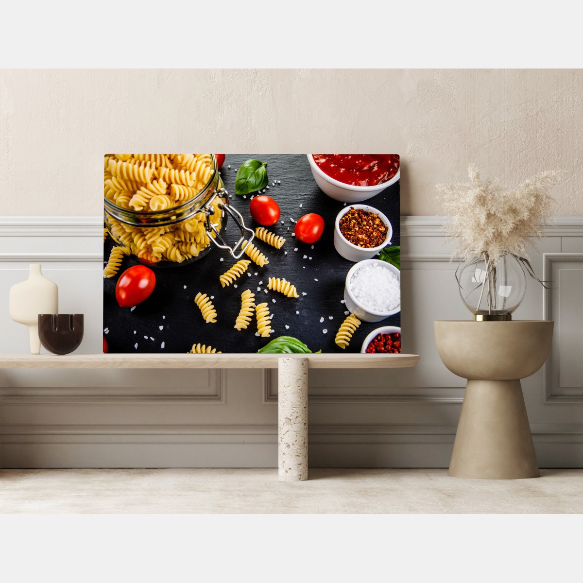 Obraz na płótnie składniki do makaronu widok z góry z pomidorami i bazylią – Wallissimo® Obraz na płótnie składniki do makaronu widok z góry z pomidorami i bazylią – Wallissimo®