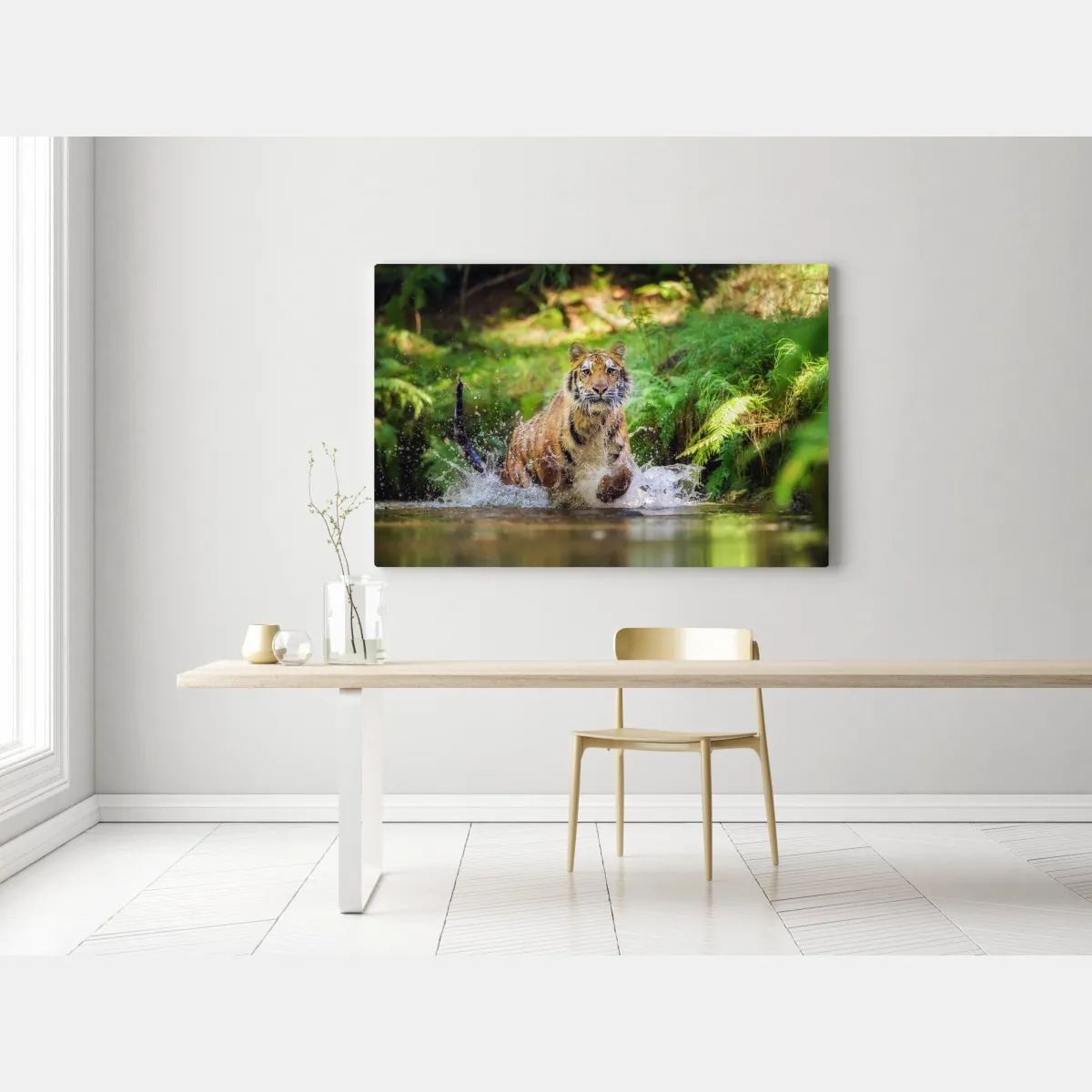 Obraz na płótnie majestatyczny tygrys w leśnym strumieniu – Wallissimo® Obraz na płótnie majestatyczny tygrys w leśnym strumieniu – Wallissimo®