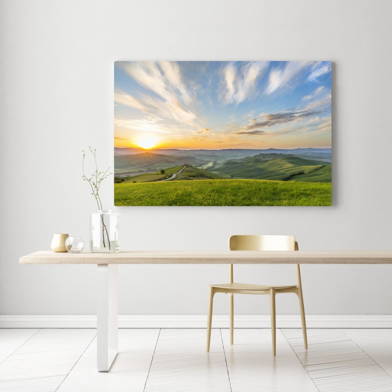 Obraz na płótnie wschód słońca nad łąką we Włoszech – Wallissimo® Obraz na płótnie wschód słońca nad łąką we Włoszech – Wallissimo®